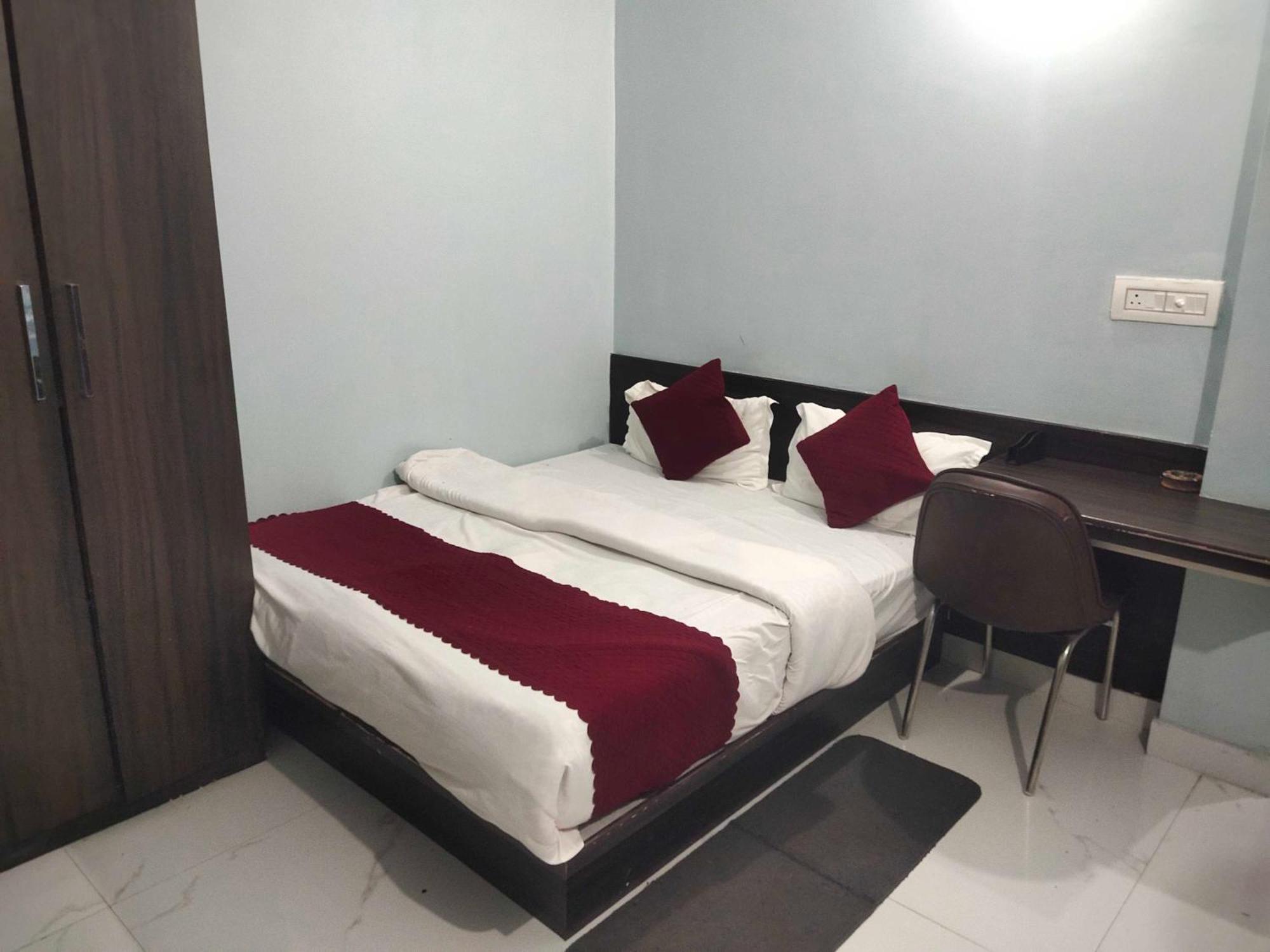 Hotel O Home Aditya Inn Suits Homestay Ayodhya Buitenkant foto