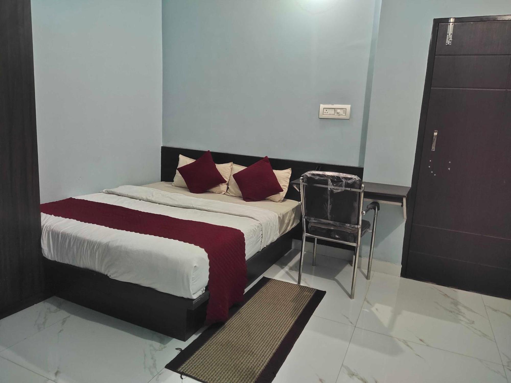 Hotel O Home Aditya Inn Suits Homestay Ayodhya Buitenkant foto